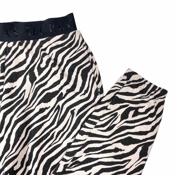 ♦️SOLD♦️Victoria’s Secret Zebra Fleece Jogger Set - Picture 11 of 16
